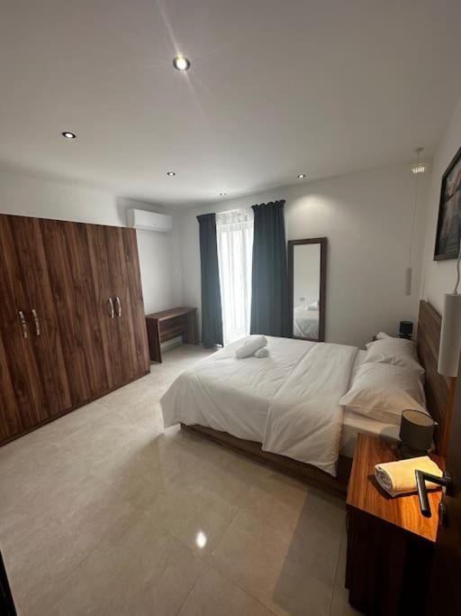 Duplex Penthouse In Gzira Sleeps 6 Apartment ภายนอก รูปภาพ