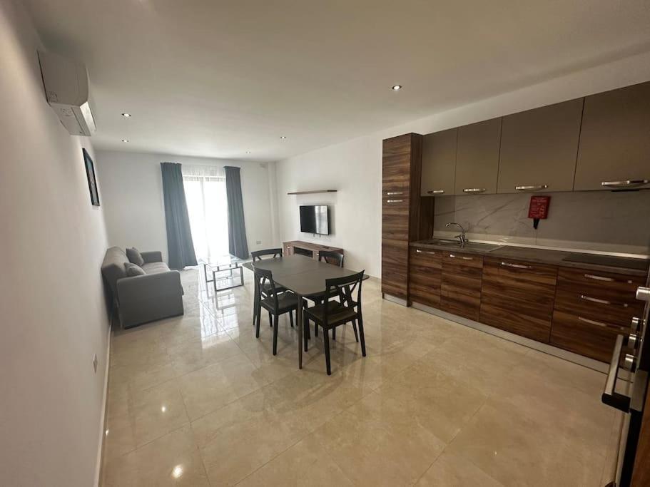Duplex Penthouse In Gzira Sleeps 6 Apartment ภายนอก รูปภาพ